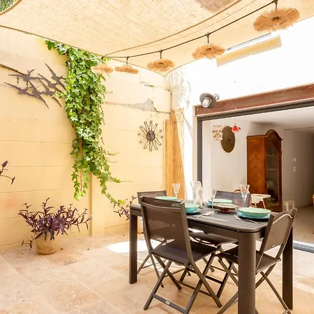 Villa Le Patio Des Salins - Sublime Maison De Charme Intramuros A Aigues-Mortes