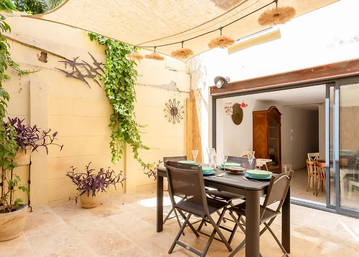 Villa Le Patio Des Salins - Sublime Maison De Charme Intramuros à Aigues-Mortes